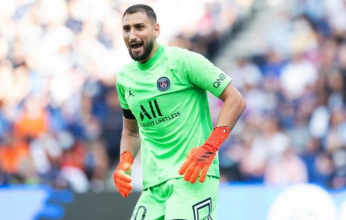 十年首秀紀(jì)念日：多納魯馬社媒曬圖追憶往昔，曼城新援感恩成長