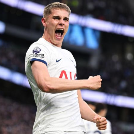 弗蘭克戰(zhàn)術(shù)革新顯成效：熱刺定位球體系蛻變獲專業(yè)贊譽(yù)