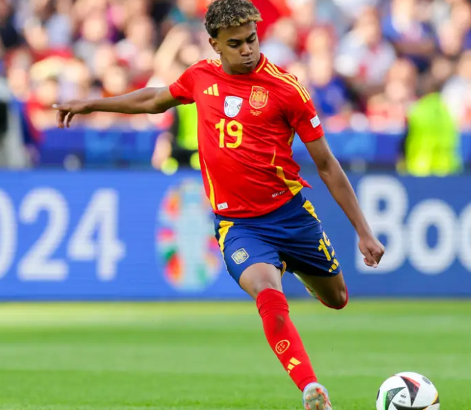 西甲第10輪焦點(diǎn)戰(zhàn)：巴薩客場負(fù)于皇馬，邊鋒亞馬爾賽前言論與賽