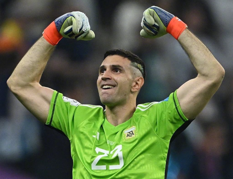 英超賽場(chǎng)：維拉力克曼城，馬丁內(nèi)斯豪情抒懷