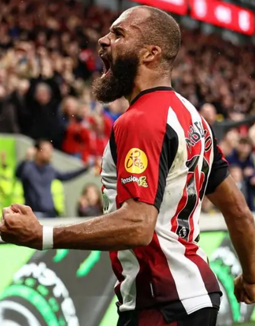 魯尼評(píng)曼聯(lián)新援：姆伯莫用表現(xiàn)贏得認(rèn)可