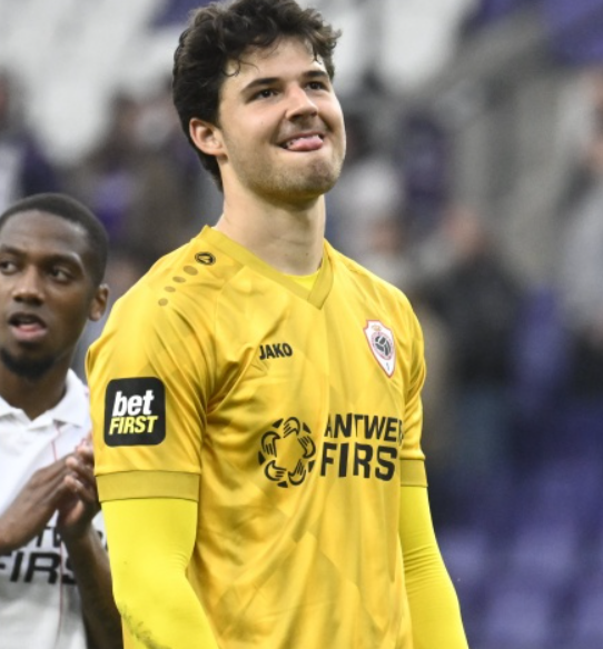 曼聯(lián)戰(zhàn)術(shù)變革：從門將表現(xiàn)看陣型調(diào)整與風格重塑