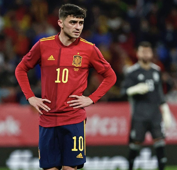 佩德里傷缺致巴薩中場(chǎng)受損，球隊(duì)積極調(diào)整應(yīng)對(duì)多線挑戰(zhàn)