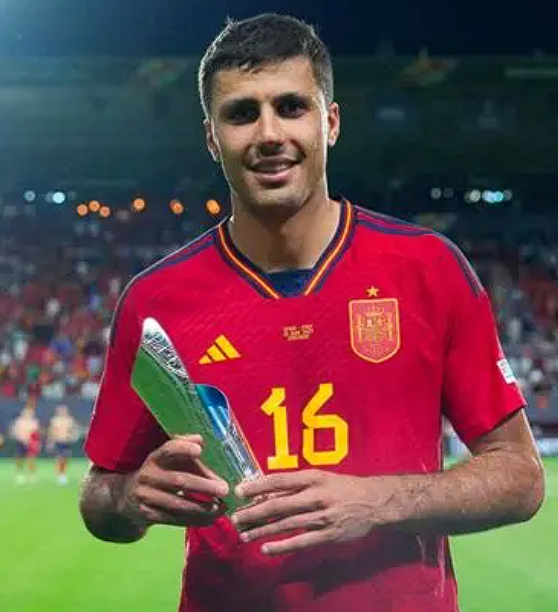 曼城積極推進(jìn)羅德里續(xù)約事宜，力求穩(wěn)固核心陣容