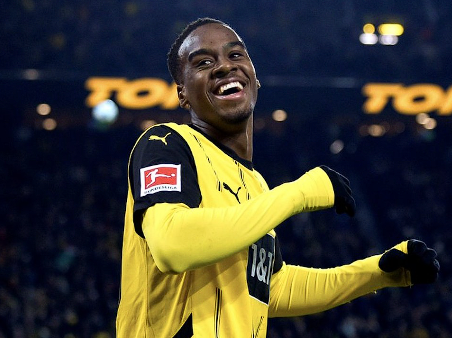 聯(lián)賽杯激戰(zhàn)：吉滕斯閃耀，切爾西險(xiǎn)勝狼隊(duì)