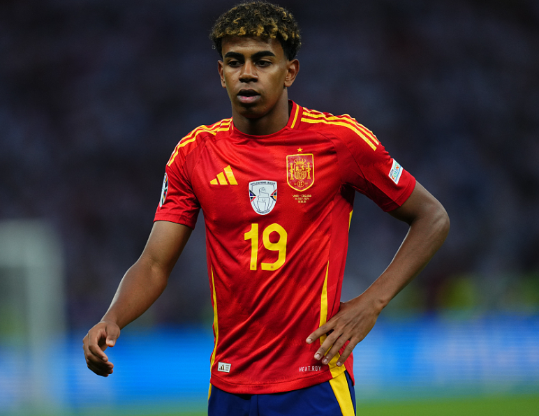 亞馬爾國家德比后曬休閑照，巴薩即將迎戰(zhàn)埃爾切