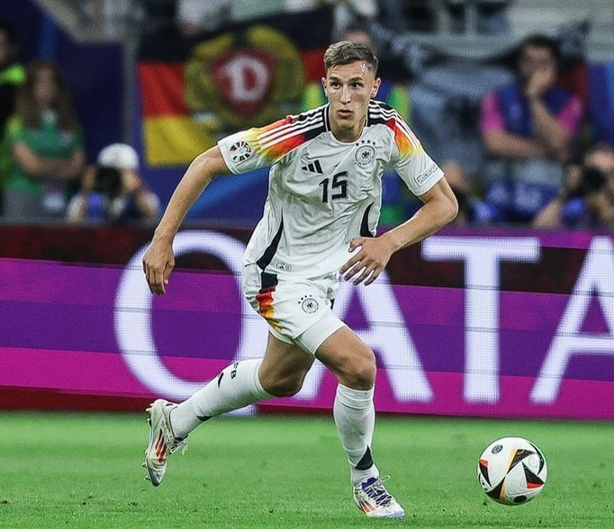 多特防線告急：施洛特貝克或缺戰(zhàn)曼城，球隊(duì)前景蒙陰