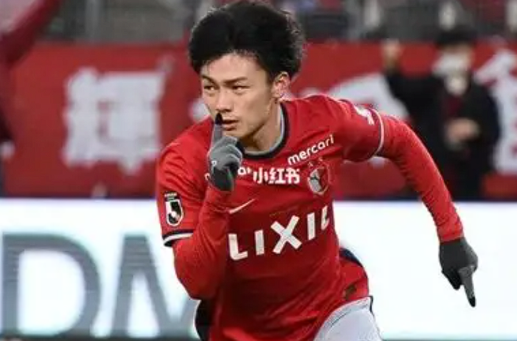 費耶諾德荷甲強勢領(lǐng)跑：上田綺世閃耀與范佩西執(zhí)教成效分析