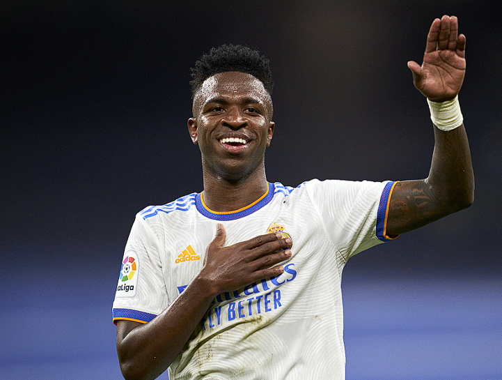 皇馬大勝瓦倫西亞：維尼修斯里程碑之戰(zhàn)，躋身隊(duì)史巴西球員出場三