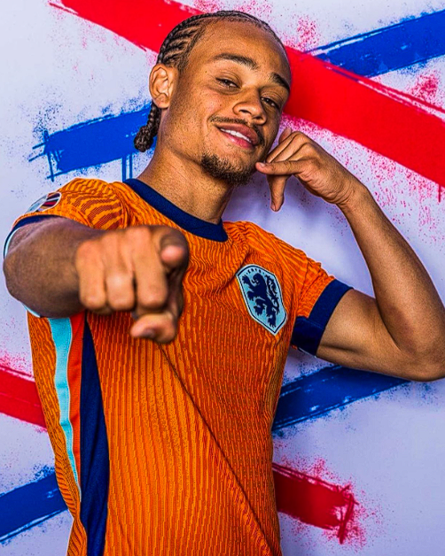 英超與歐冠賽場：熱刺主帥弗蘭克談哈維 - 西蒙斯表現(xiàn)與換人決